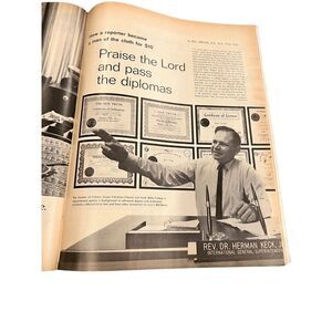 Antique Life magazine Former Green Beret Col.